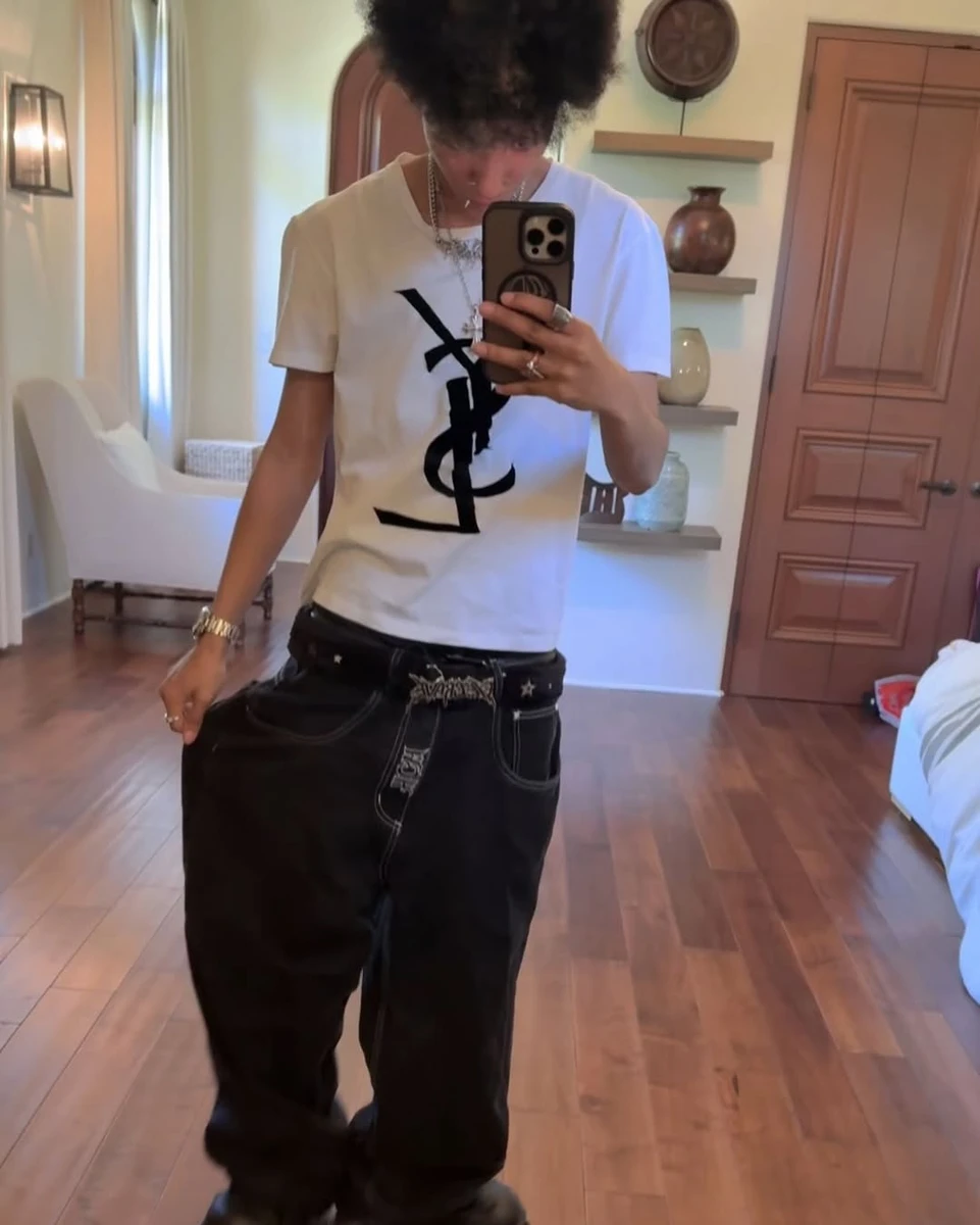 Трансгендерний син Едді Мерфі попозував в стильному луці