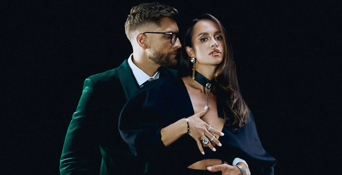 Парфільєва в ошатній сукні показалася в обіймах чоловіка на його 32-річчі