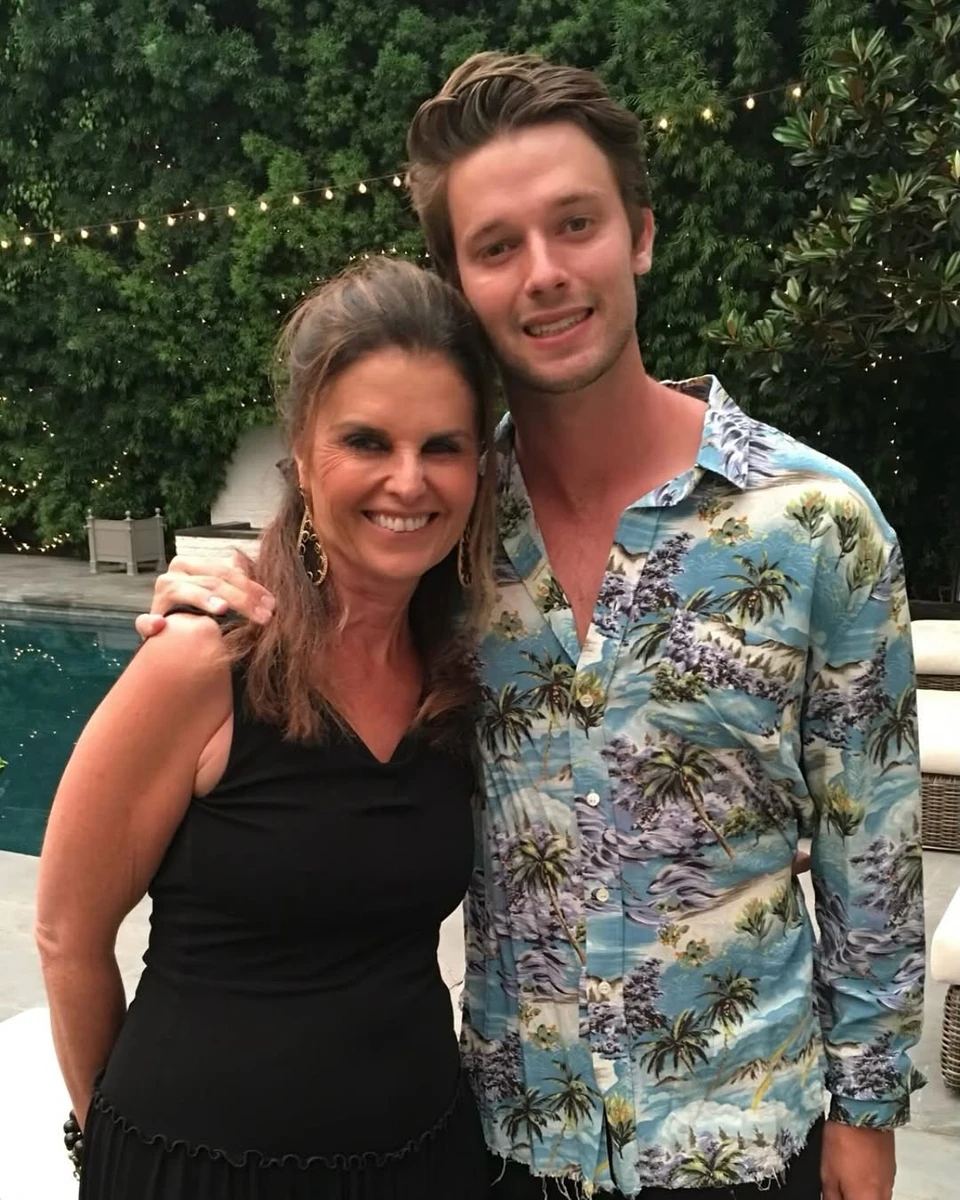 Ексдружина Шварценеггера показалася в обіймах їхнього сина