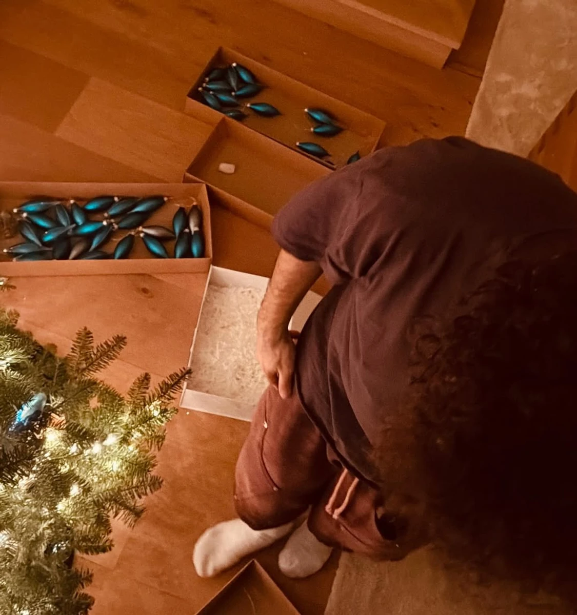 Селена Гомес показала, як з чоловіком прикрашала ялинку