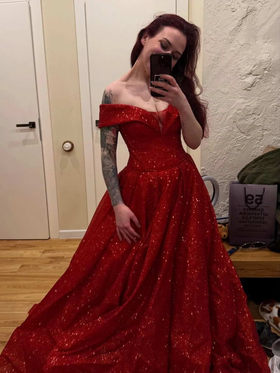 Пташка з Азовсталі у випускній сукні