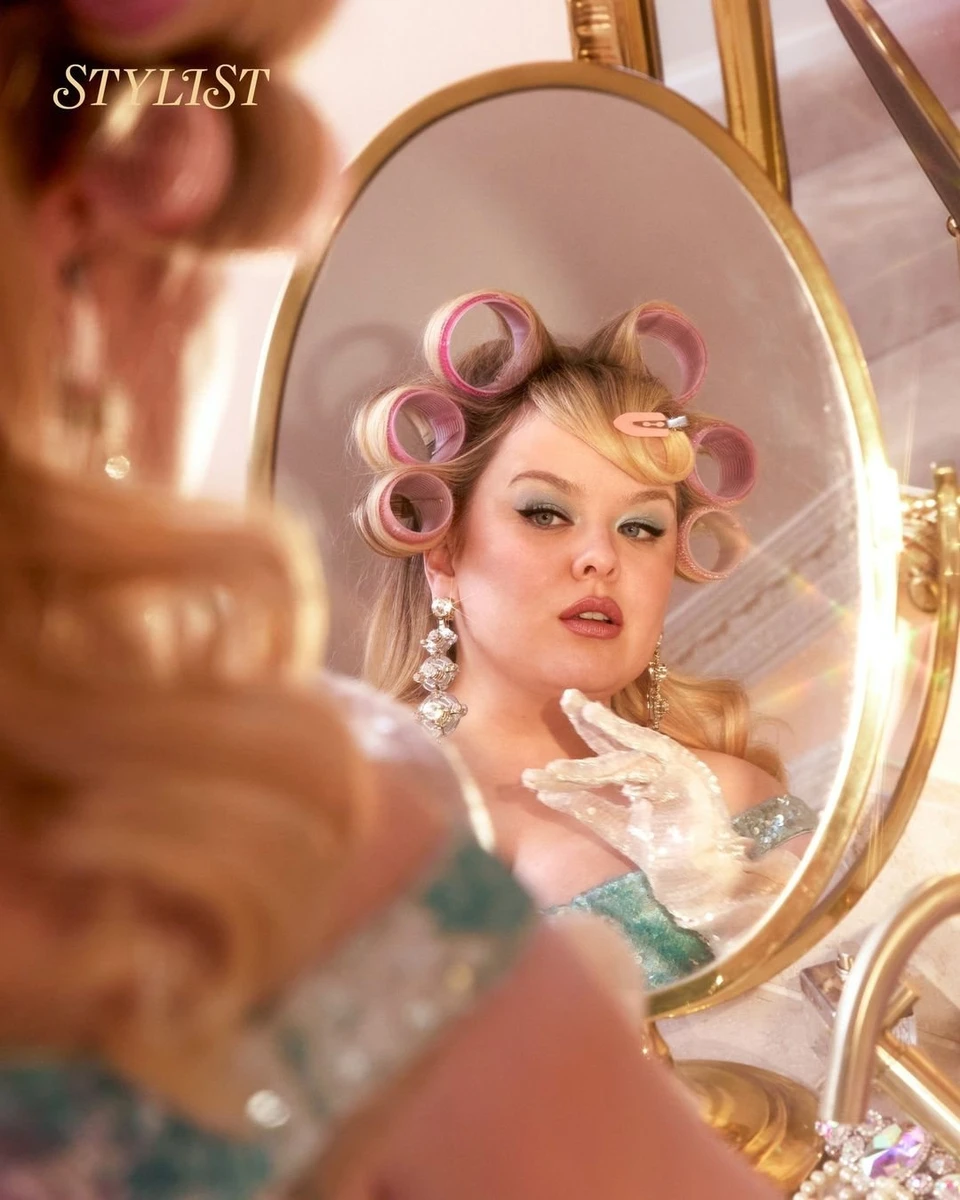 Акторка запевняє, що в житті вона зовсім не така шикарна, як Пенелопа Фезерінгтон