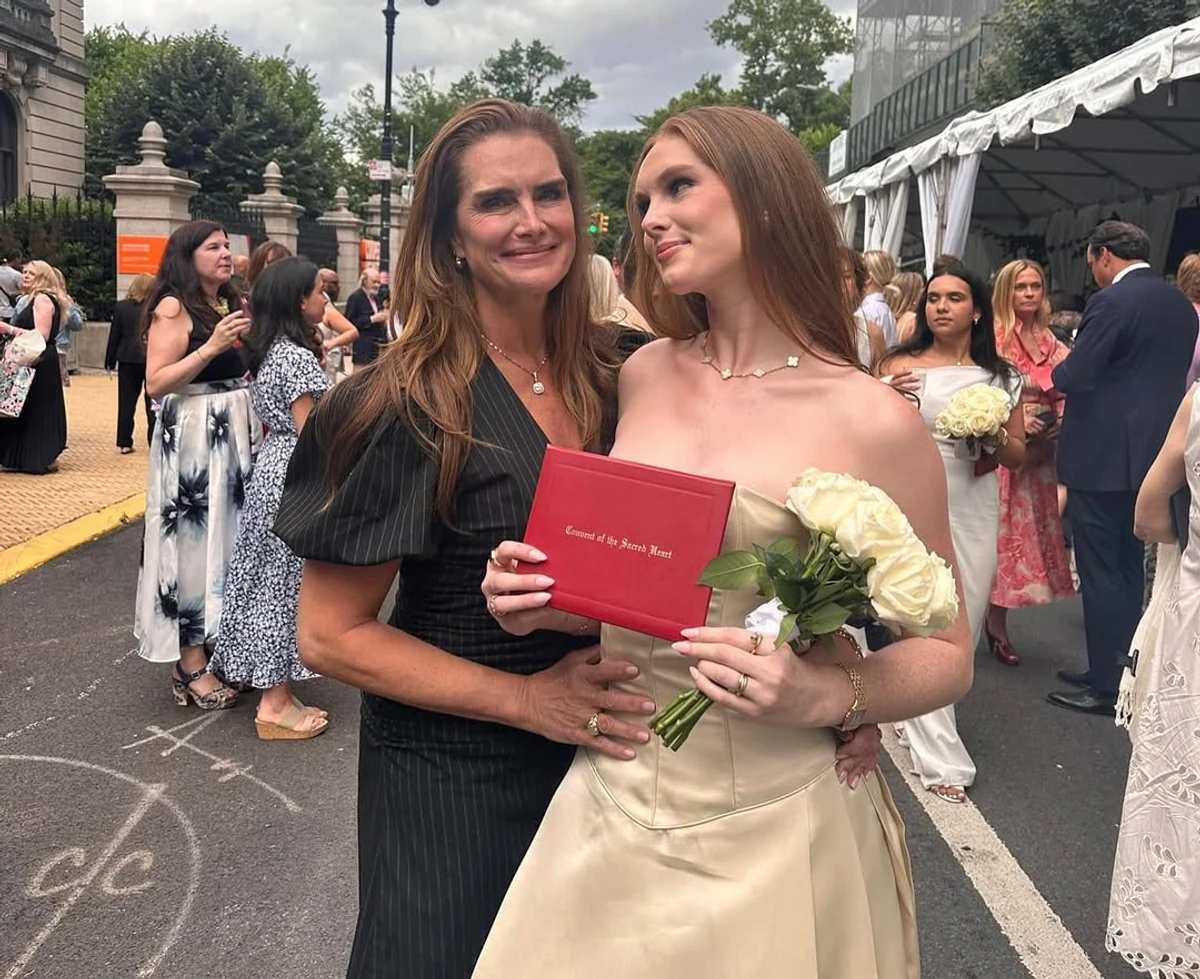 Брук Шилдс на фото з молодшою донькою