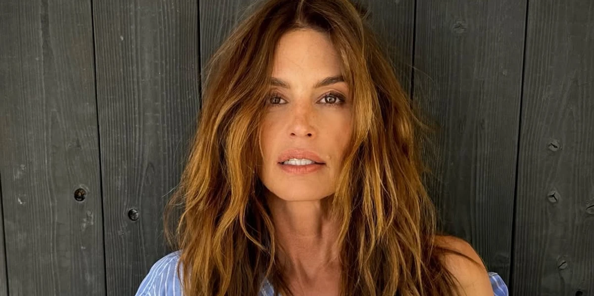 Сінді Кроуфорд у шортах похвалилася довгими ногами