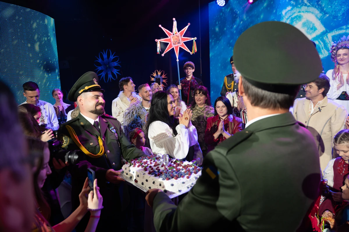 Зірки та військовослужбовці заспівають разом на різдвяному концерті