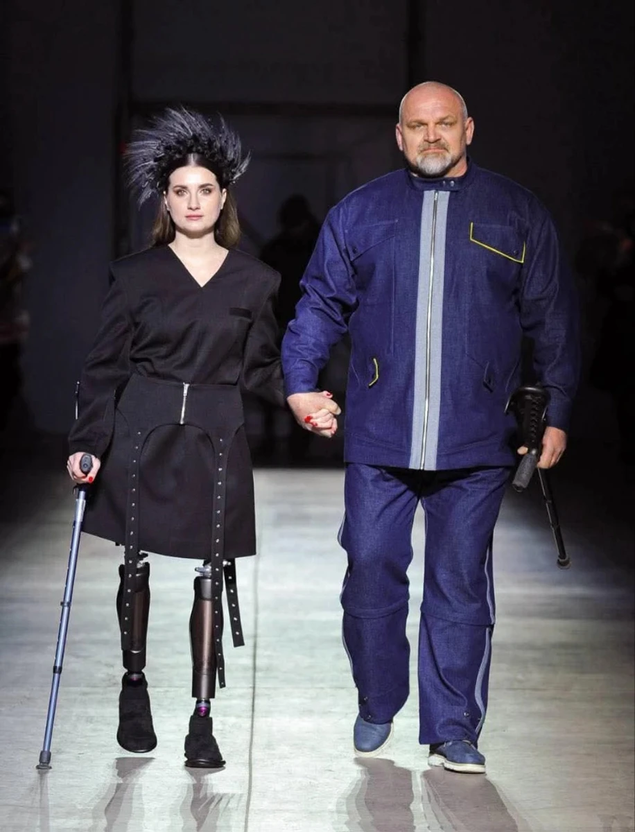 Крістіна Саніна з Василем Вірастюком на подіумі