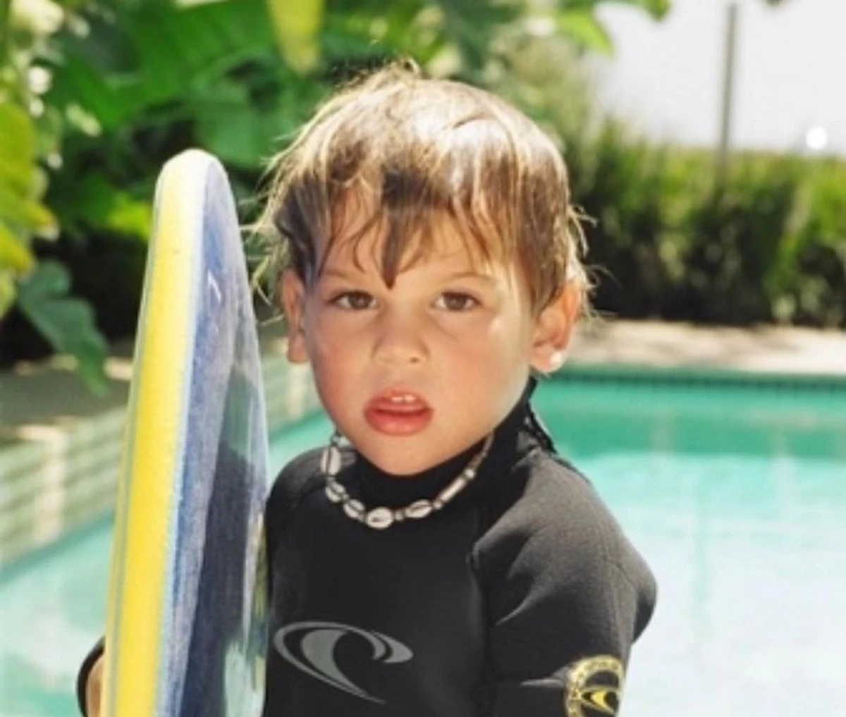 Періс - наймолодший із дітей Броснана. Від першого шлюбу, з Касандрою Харріс у Пірса є син Шон. Також актор виростив двох дітей ексдружини: Крістофера і Шарлотту. Остання, як і її мати, померла від раку