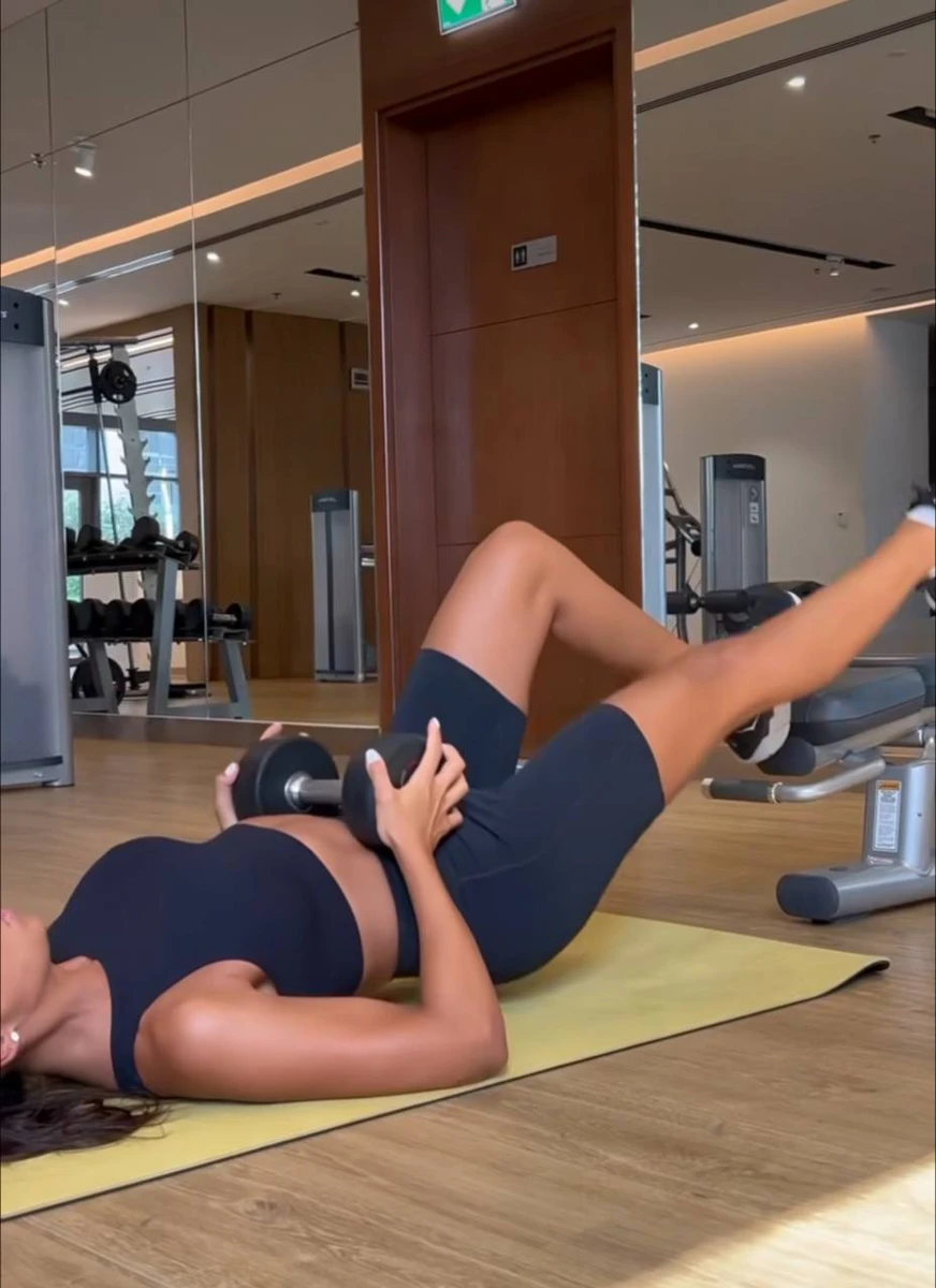 Санта попітніла над сідницями