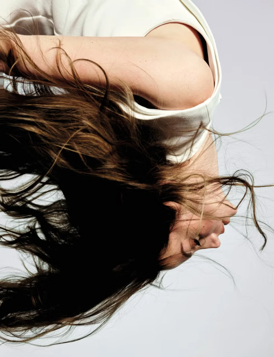 Дівчина Тома Круза показала сексуальні фото