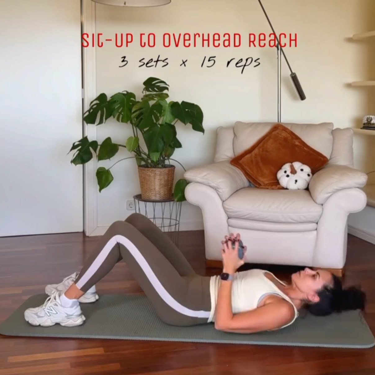 Настя Каменських показала корисне тренування для преса з гантелями