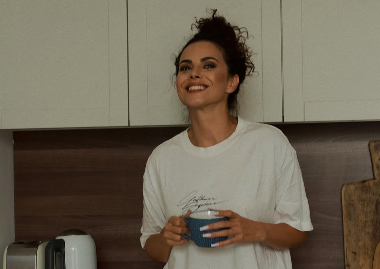 Настя Каменських позує для фото