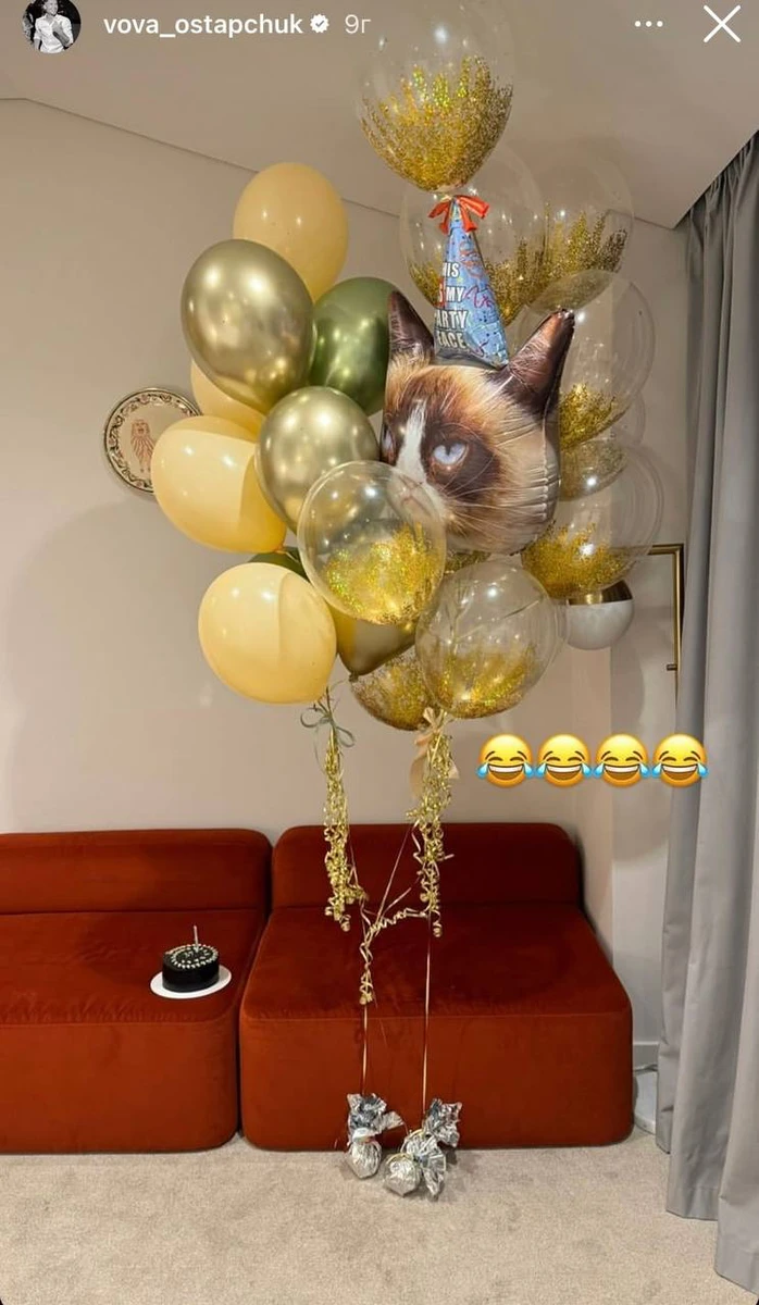 У номері на пару чекали кульки й тортик