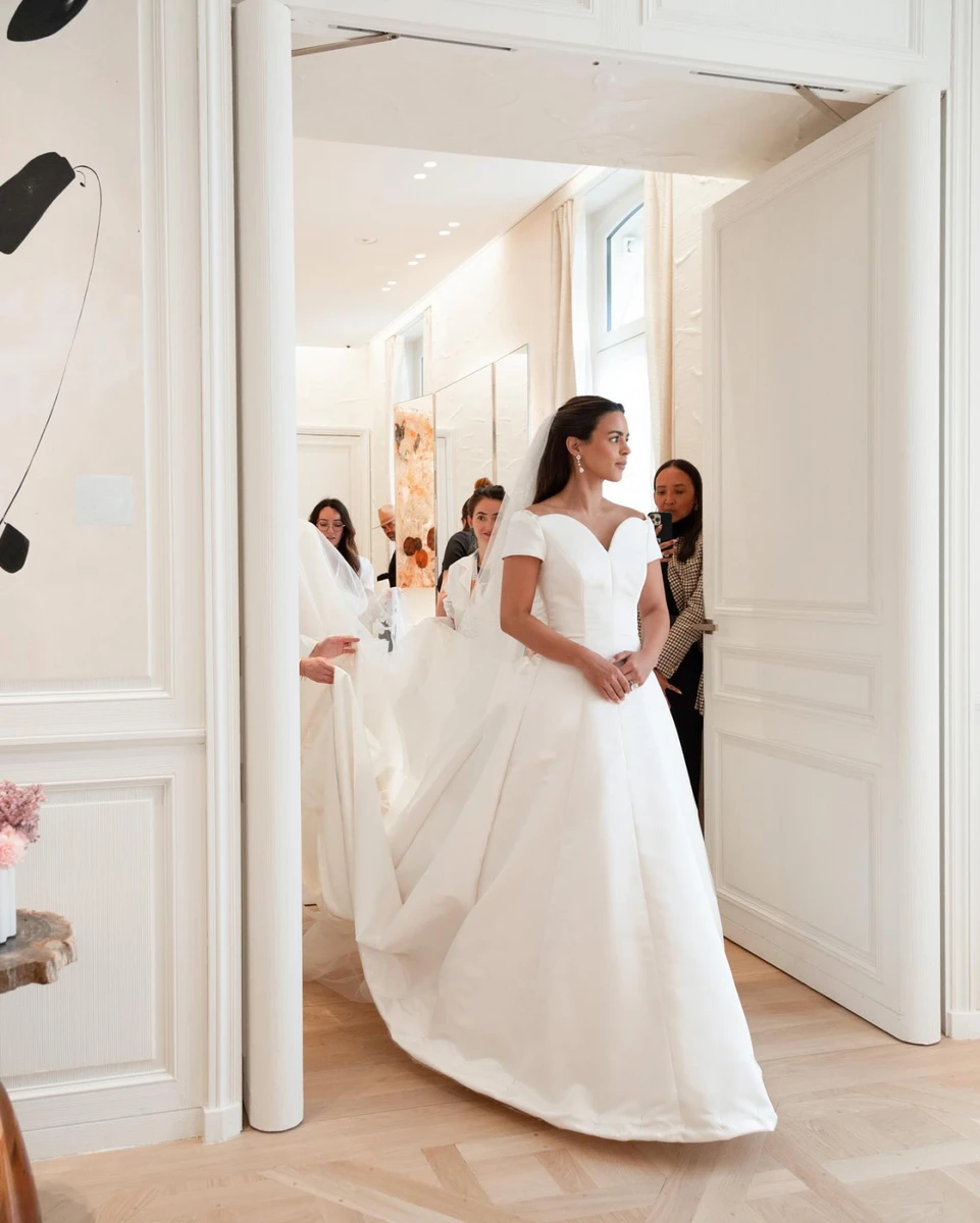 Нада Адель обрала просту, але вишукану сукню