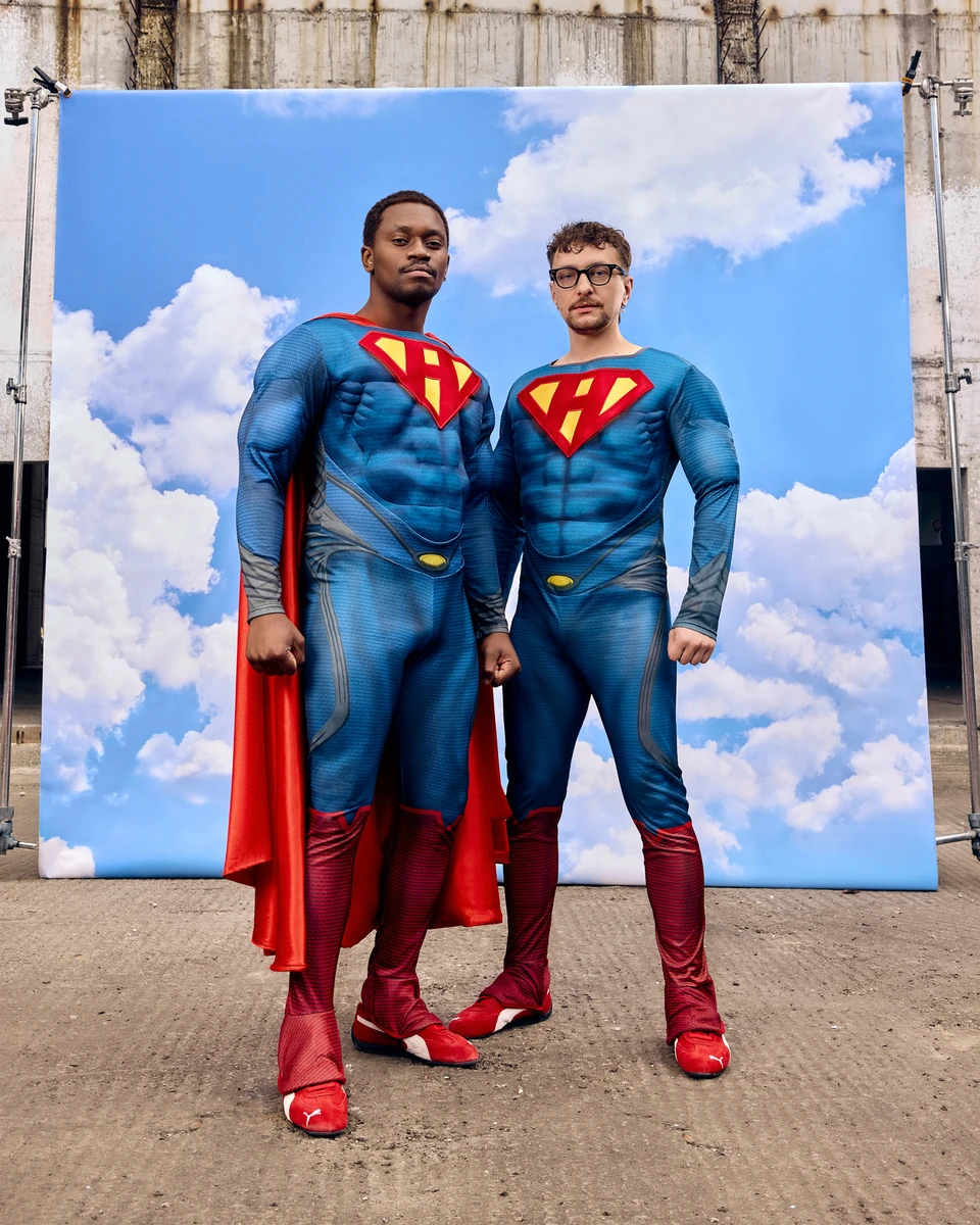 TVORCHI в костюмах суперпгероїв знялися для кліпу
