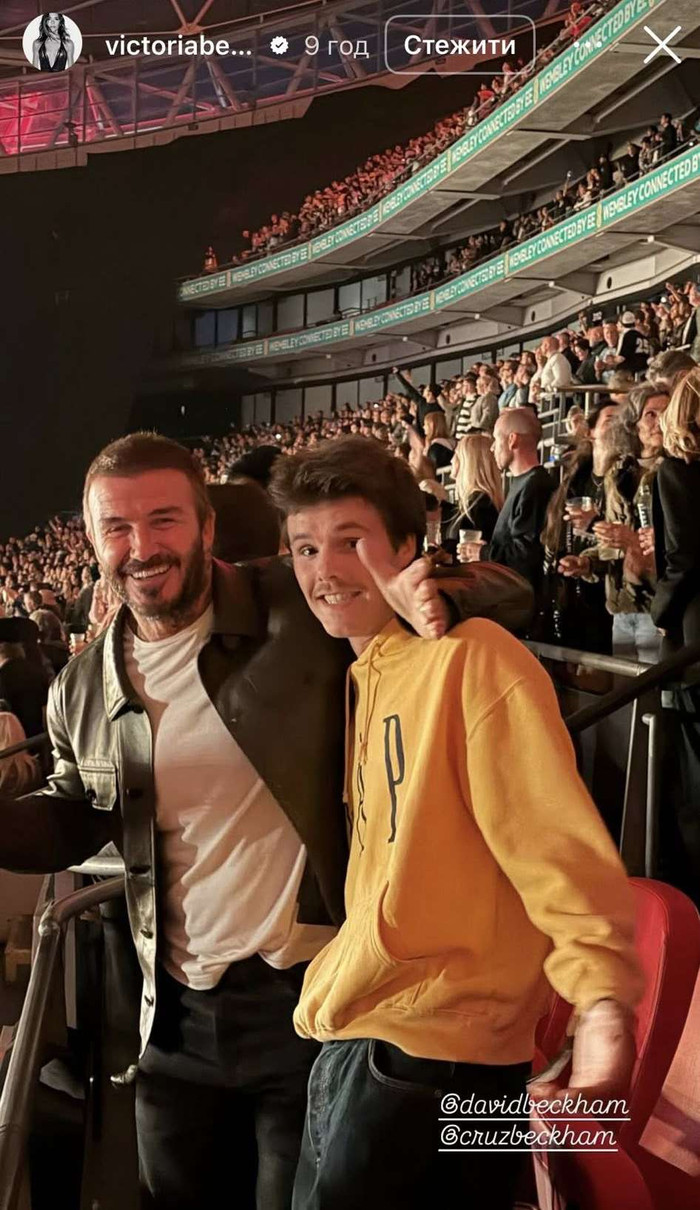 До речі, в одній зі сторіс Вікторія позначила своїх ексколег за Spice Girls та заінтригувала підписом: Спокусливо..., неначе натякаючи на можливість возз'єднання гурту