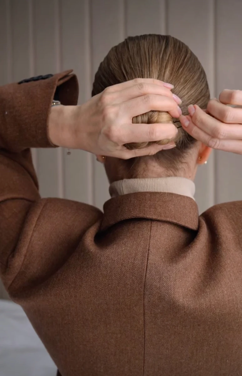 Саша Бо показала, як легко зробити стильну зачіску