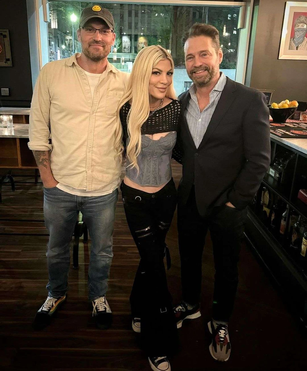 Браяну і Торі по 50 років, а Джейсону 54