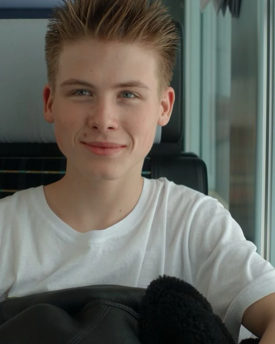 В соціальних мережах Стоун часто хвалиться фото свого сина