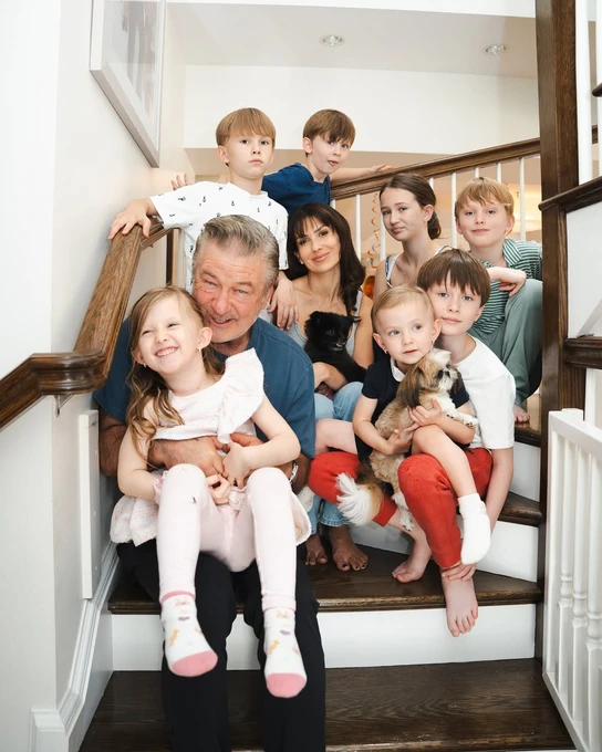 Алек Болдуїн та Хіларія показали усіх своїх сім дітей