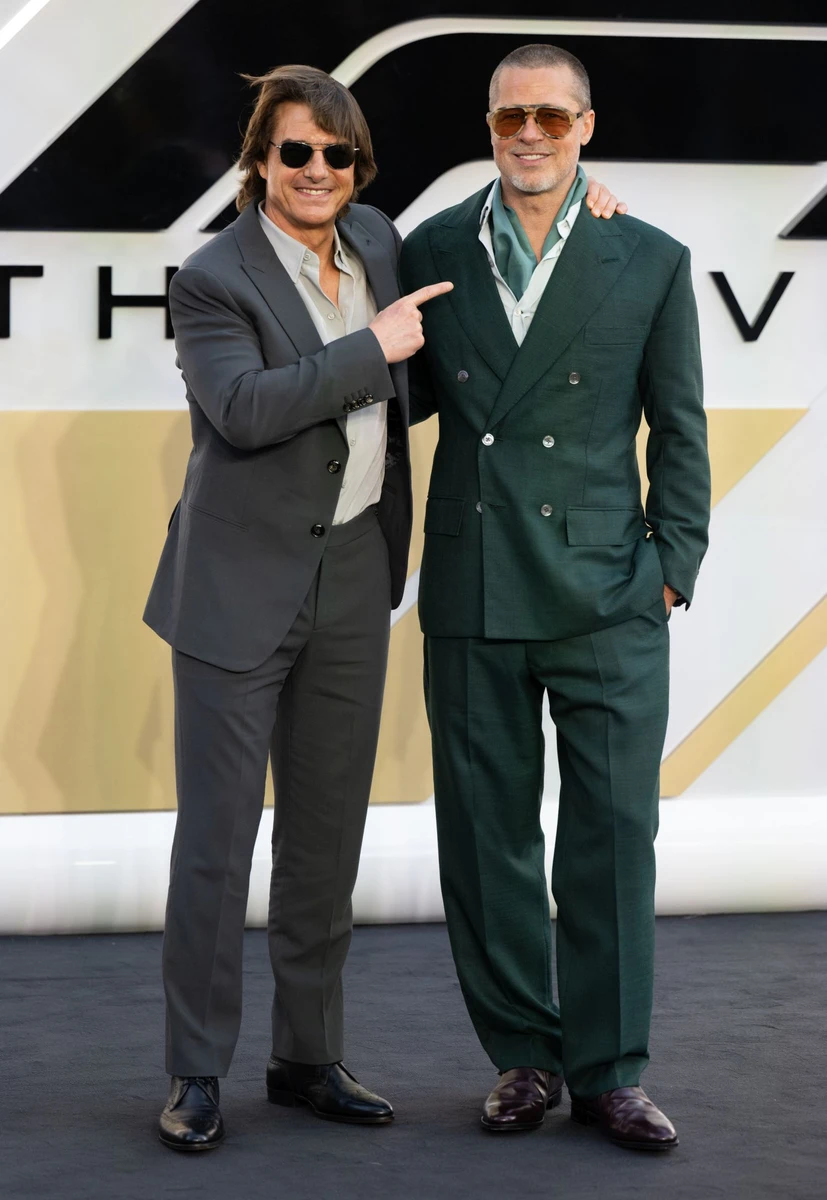 Том Круз та Бред Пітт позують разом