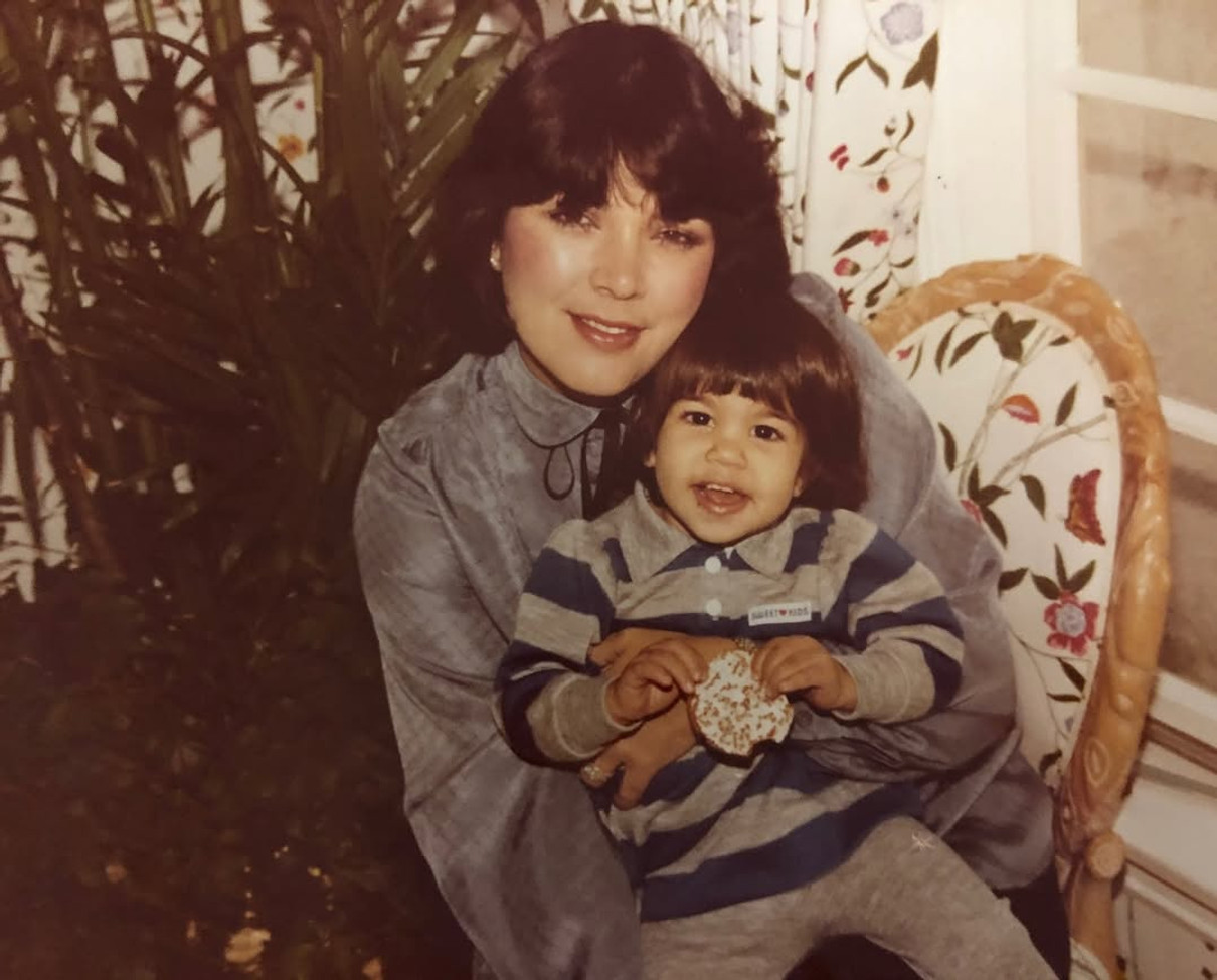 Кортні Кардашян тепло привітала маму з 70-річчям