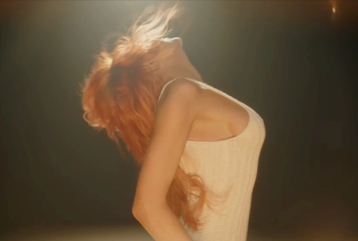 Олена Тополя блиснула формами під час танців на свою нову пісню