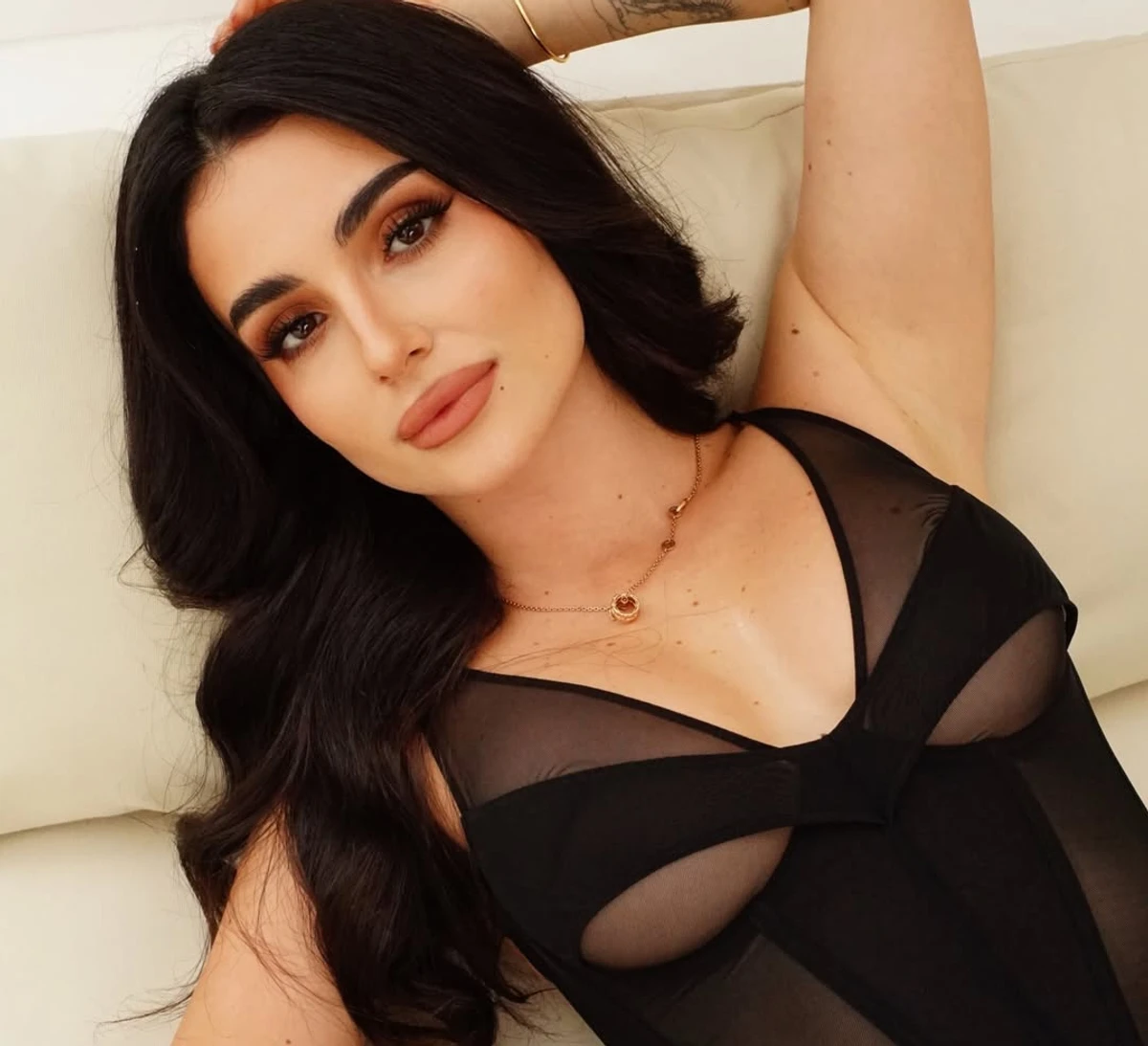 Анна Трінчер попозувала для фото