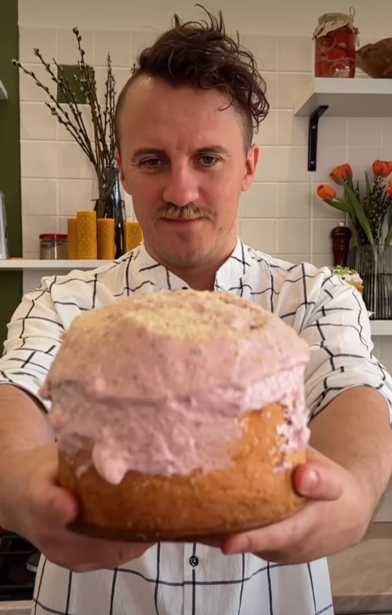 Євген Клопотенко показав, як прикрасити паску до Великодня