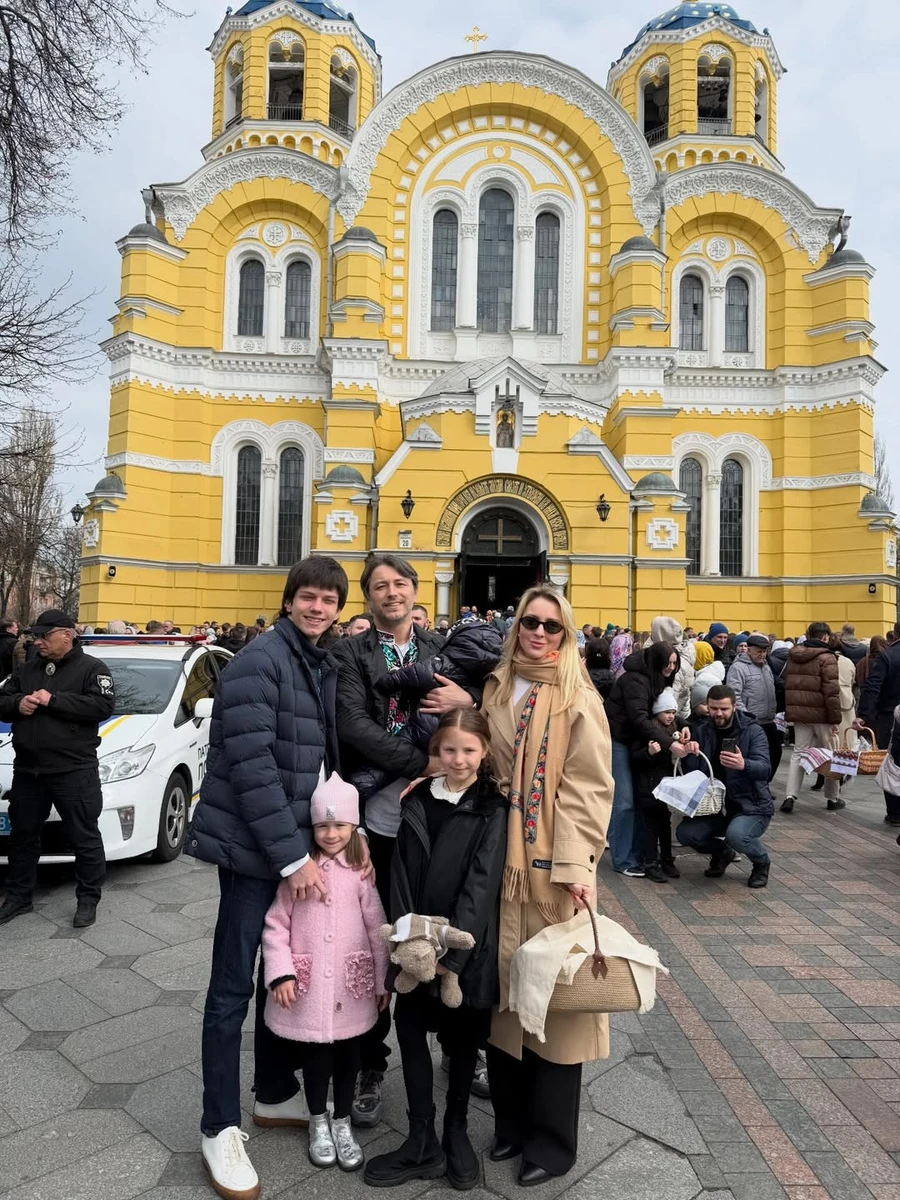 Сергій Притула похвалився великоднім фото з усіма дітьми