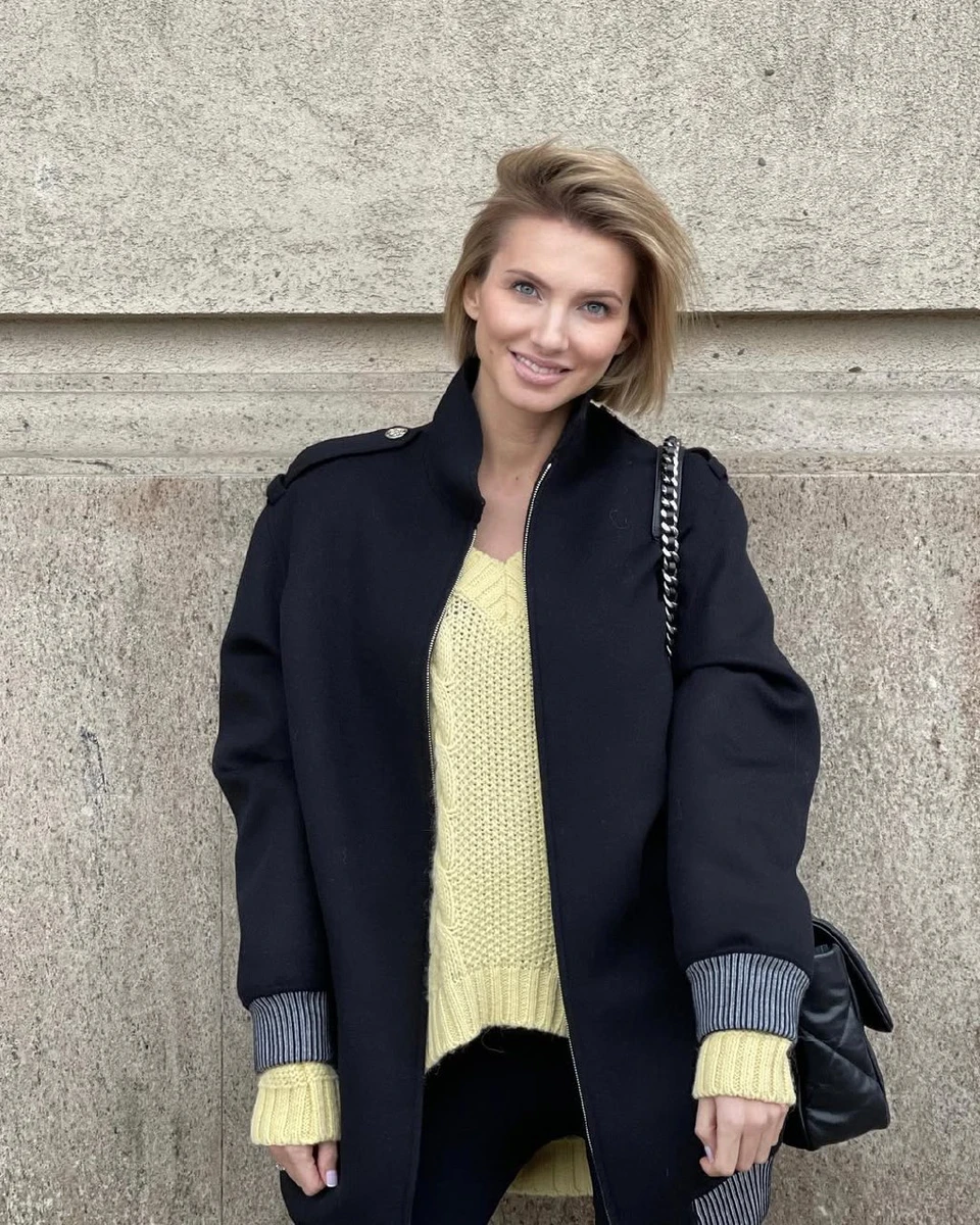 Юрушева у піджаку