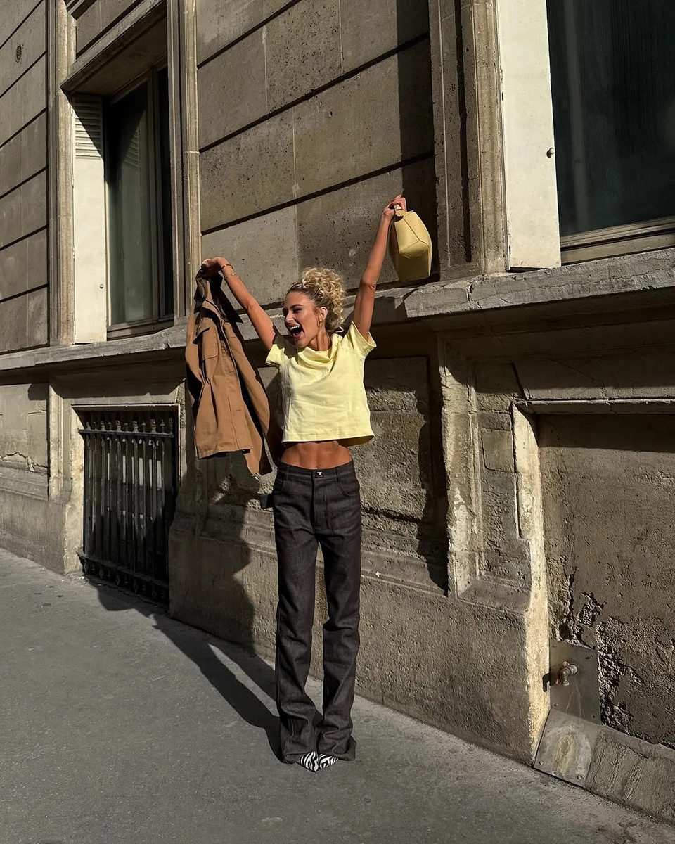 Жовта футболка