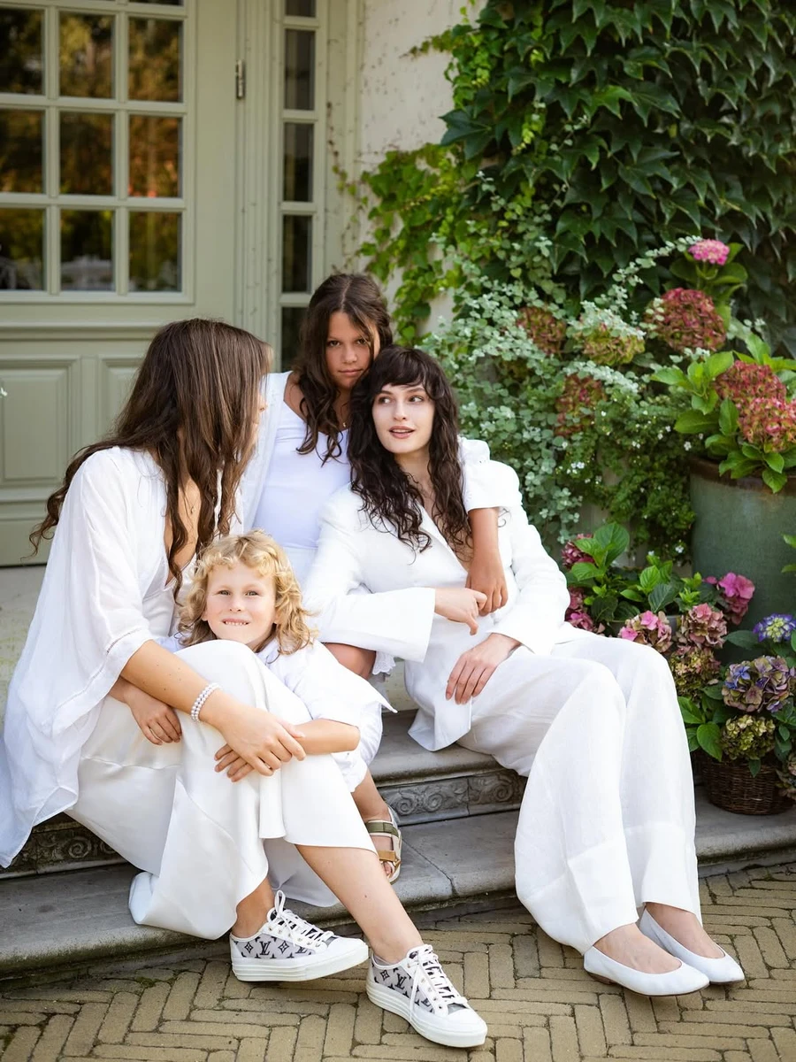 Ексдружина Пятова показала своїх чотирьох дітей у стильних луках