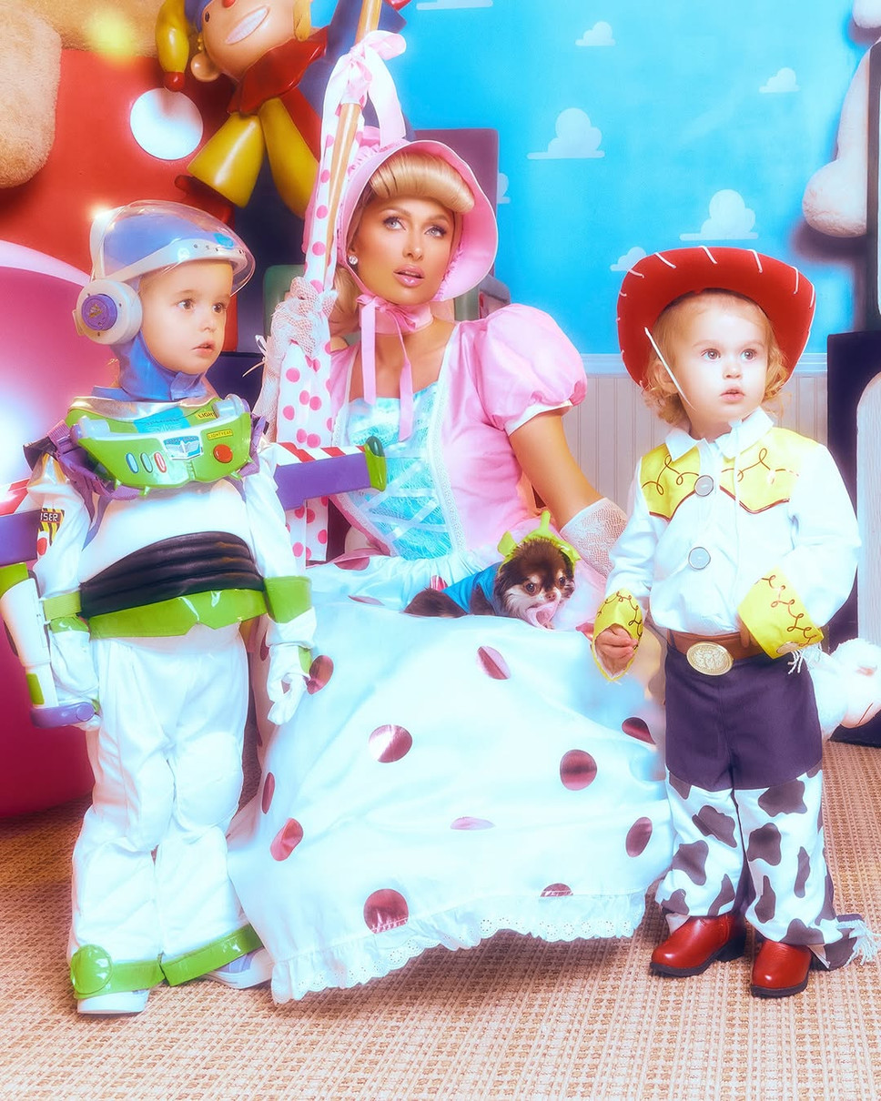 Періс Хілтон замилувала образами сина і дочки на Геловін