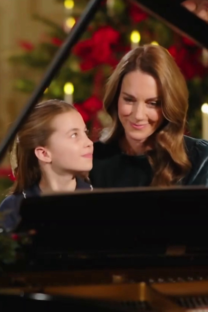 Кейт Міддлтон з дочкою виконали пісню на піаніно на різдвяній службі