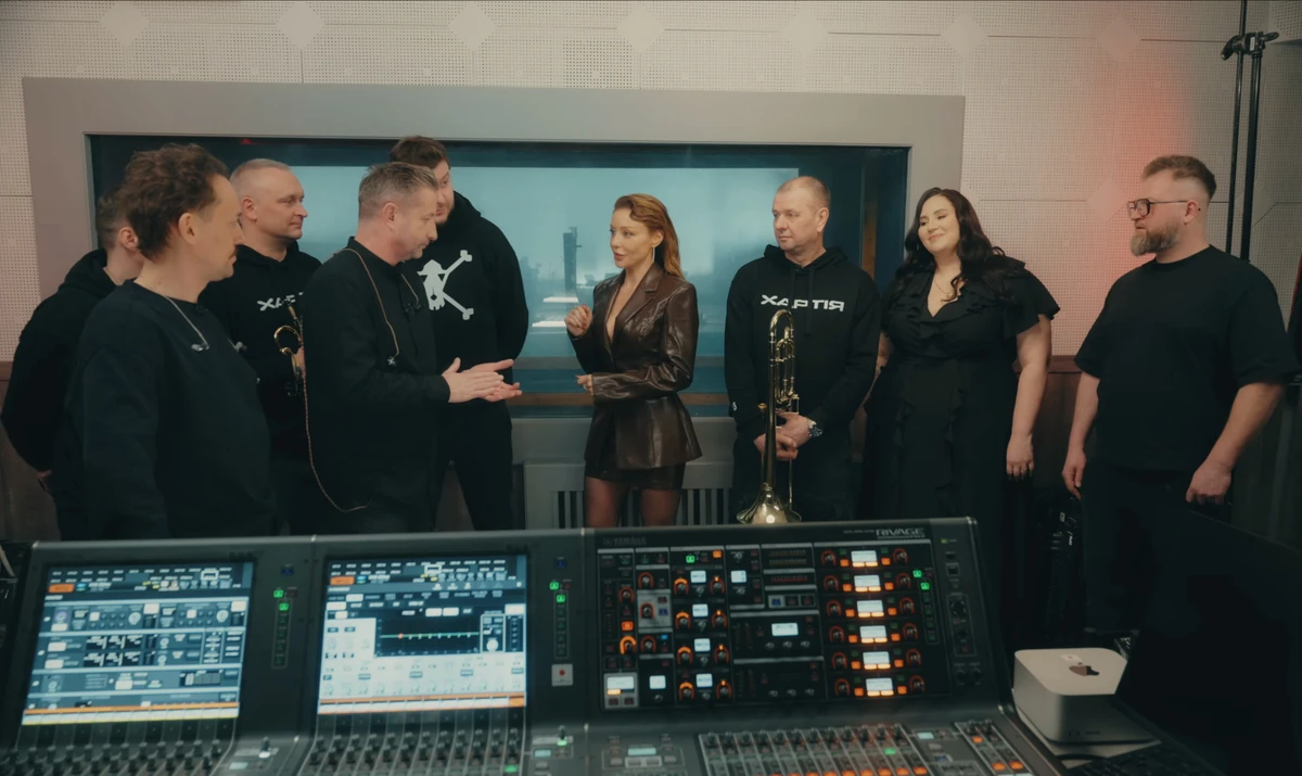 Жадан і Собаки переспівали хіт 90-х на шоу Тіни Кароль