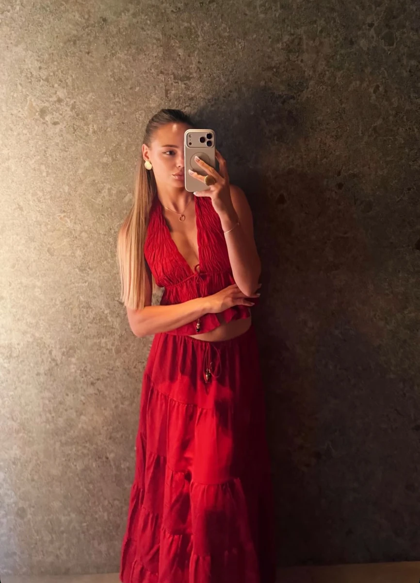 А ввечері спортсменка перетворилася на гарячу Lady in Red 