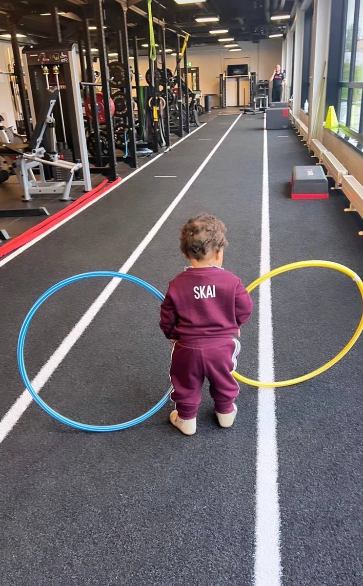 З такими батьками крихітка Скаї швидко зануриться у професійний спорт :)