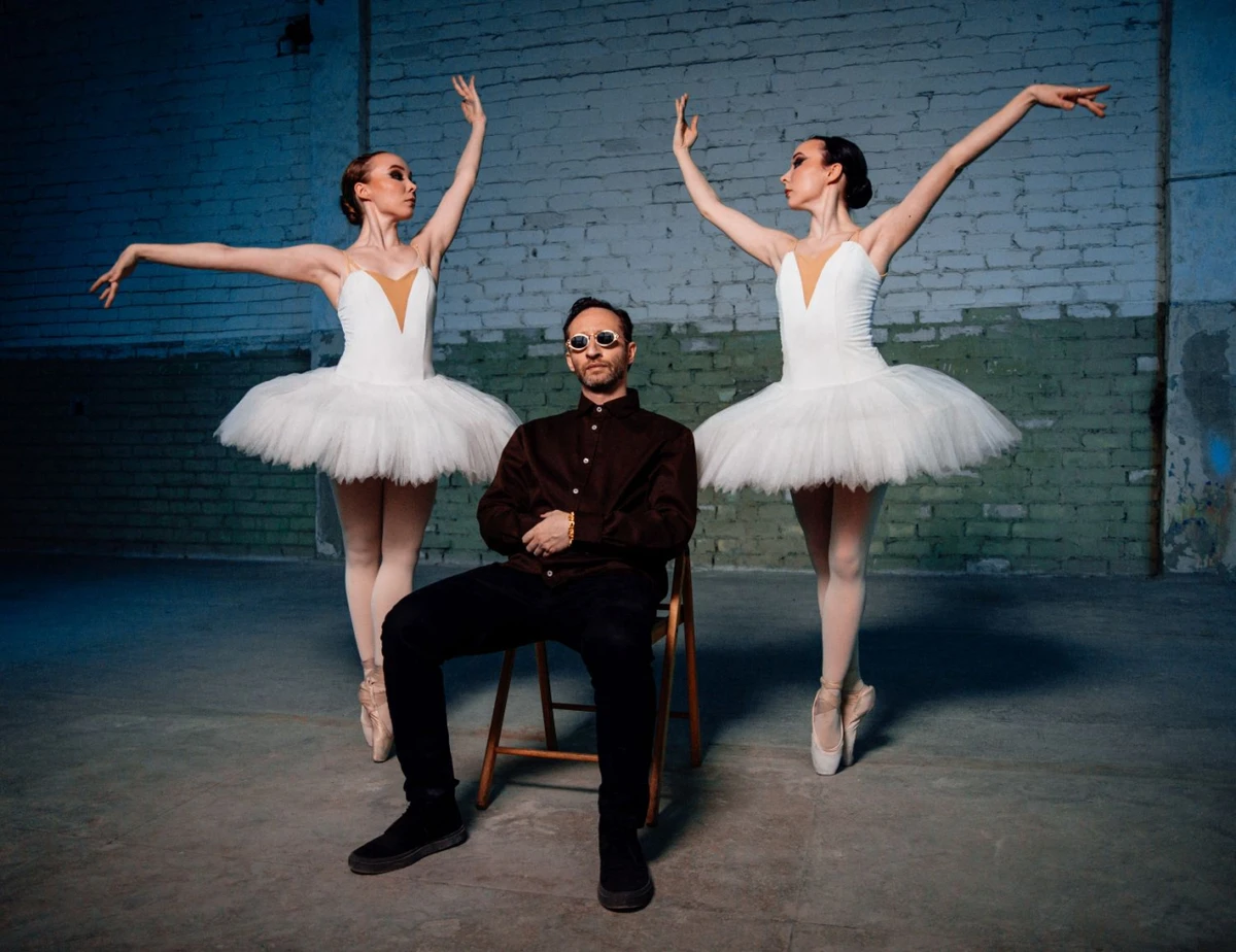 Міша Крупін презентував новий епатажний кліп 