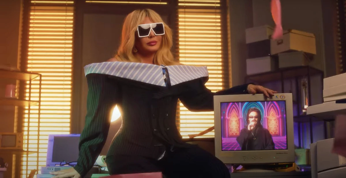 Ірина Білик у звабливому костюмі знялася у кліпі з Артемом Пивоваровим