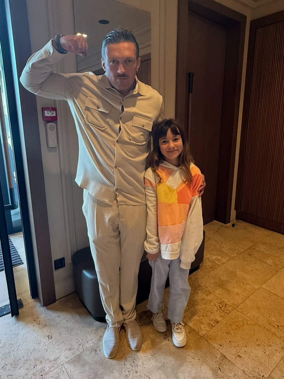 Андрій Бєдняков замилував фото своєї дочки з Олександром Усиком