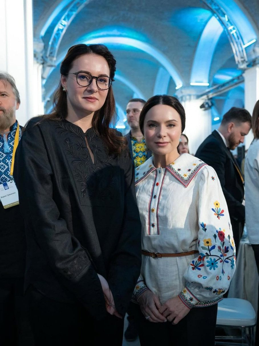 Лілія Подкопаєва у вишиванці попозувала з Юлією Свириденко