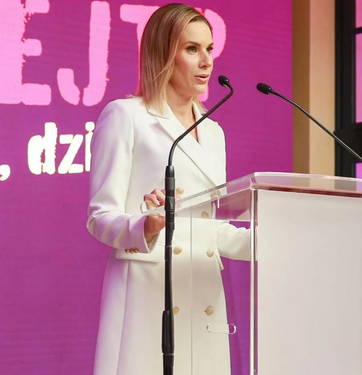 Перша леді Польщі Марта Навроцька показалась у сукні-жакеті