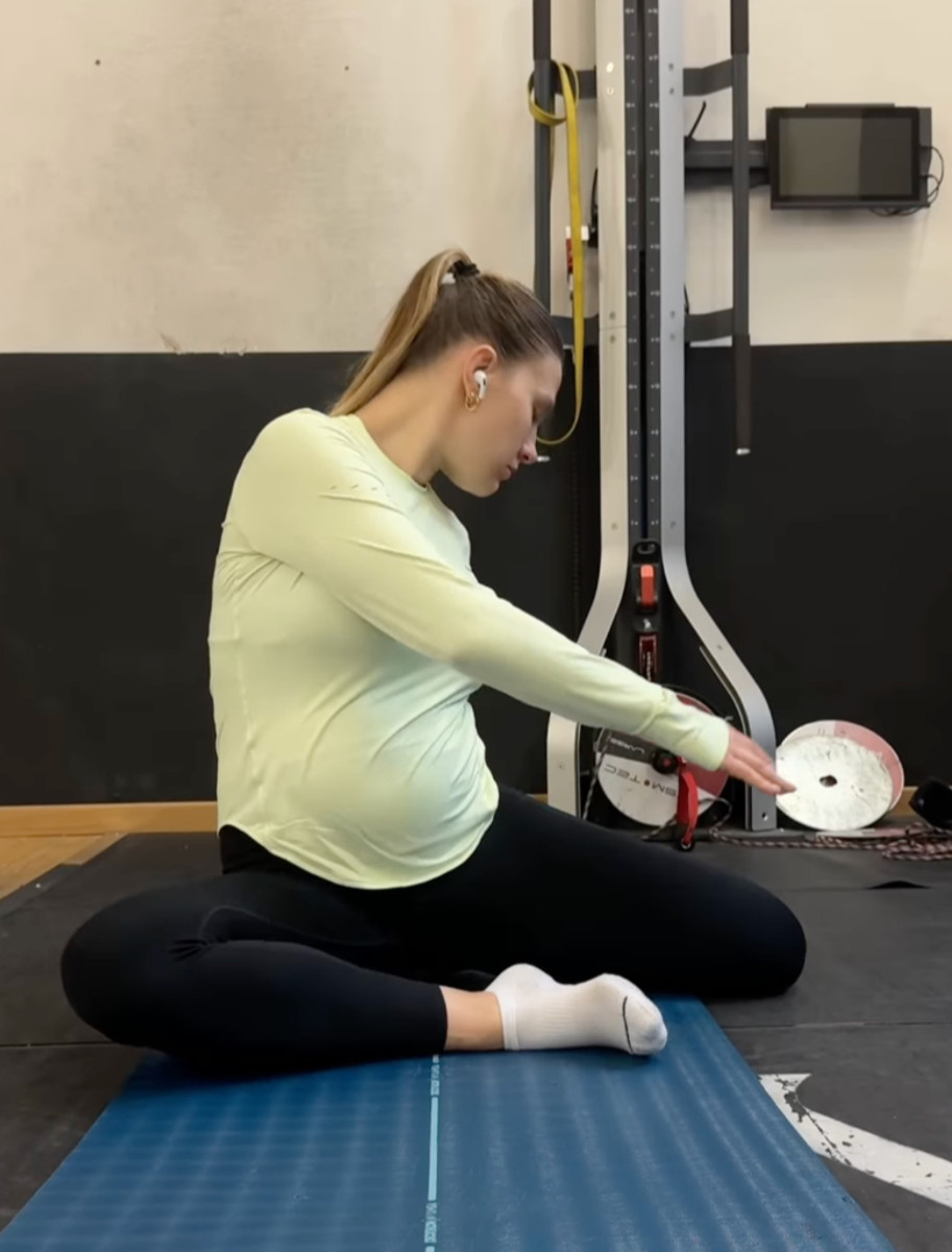 Вагітна Ольга Харлан поділилася кадрами зі свого тренування