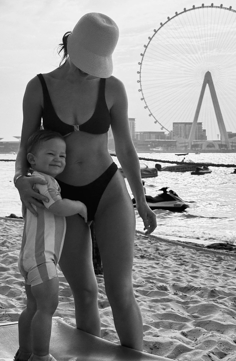 Таня Парфільєва у купальнику попозувала з сином