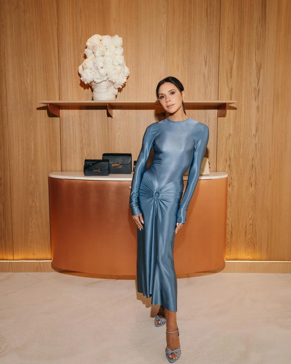 Вікторія Бекхем показалася в сексі сукні власного бренду