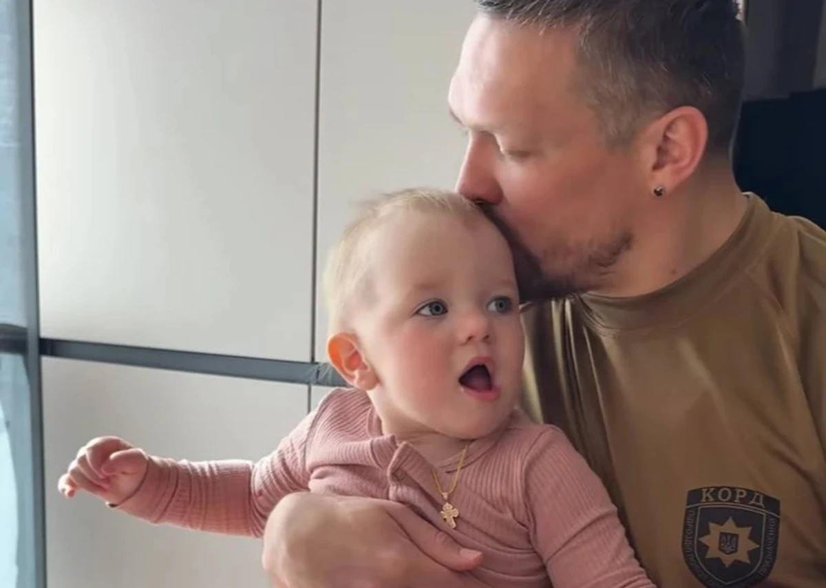 Олександр Усик зі своєю маленькою дочкою