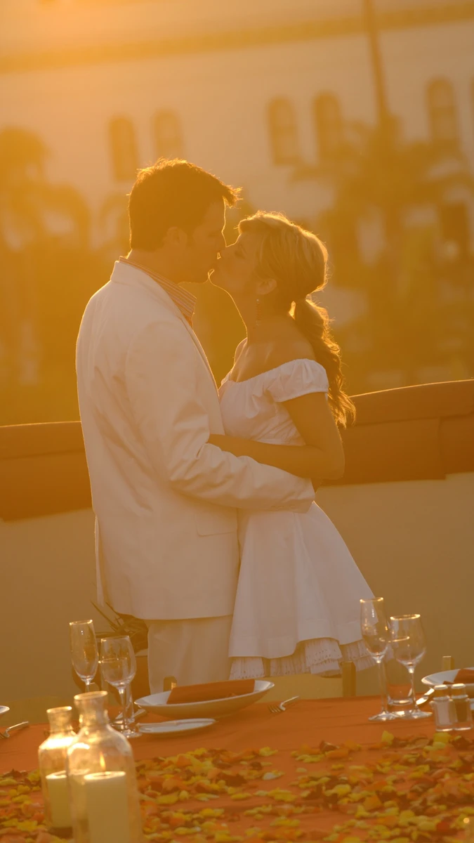 Тіффані Тіссен з Беверлі-Хіллз замилувала поцілунками з чоловіком