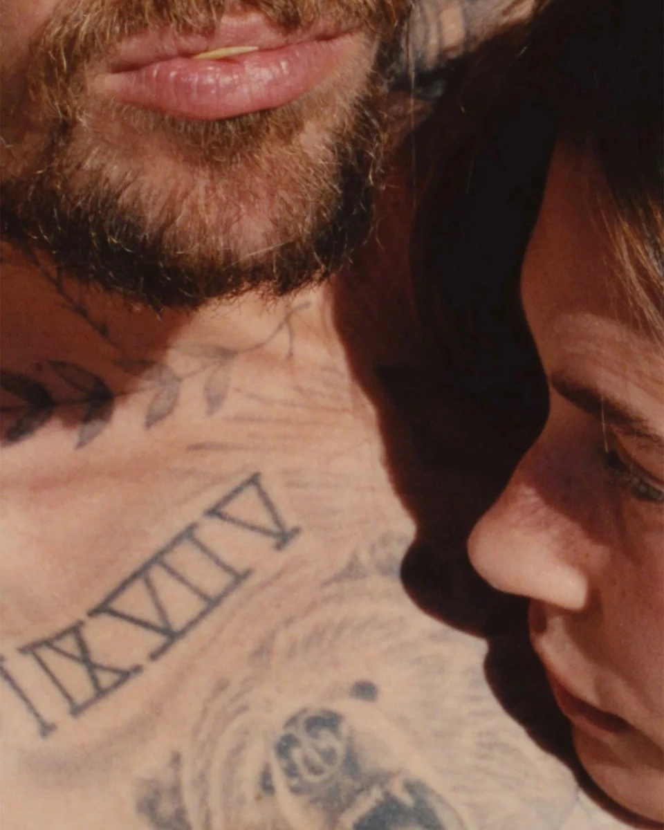 Джастін Бібер показав, як Хейлі лежала на ньому для романтичних фото