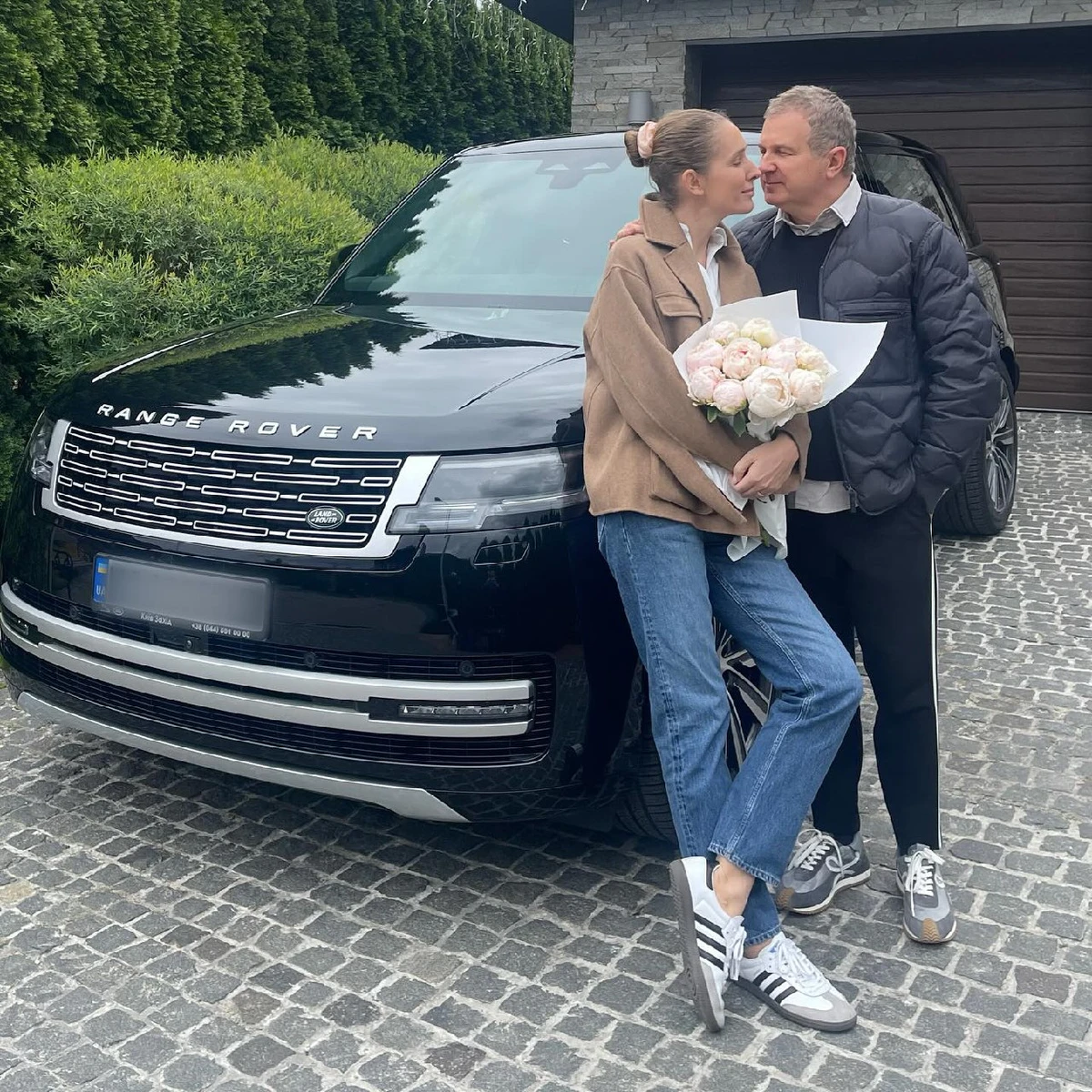 Юрій побалував дружину квітами на честь свята