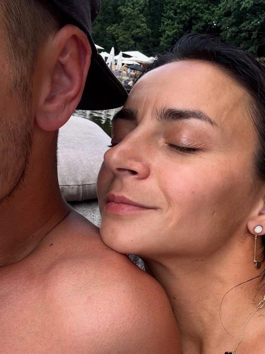 Ілона Гвоздьова привітала чоловіка з 11-ю річницею шлюбу